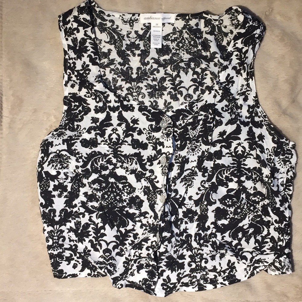 Black and white button down crop top